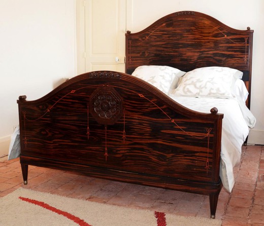 старинная мебель - спальня из эбенового дерева и мрамора, 20 век