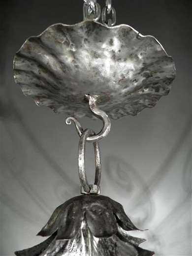 старинная люстра в стиле ар нуво из кованого металла и стекла, начало 20 века