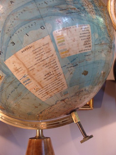 антикварный глобус из бумаги дерева и латуни 20 век 