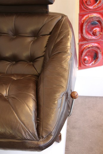 винтажное кресло и пуфик из кожи