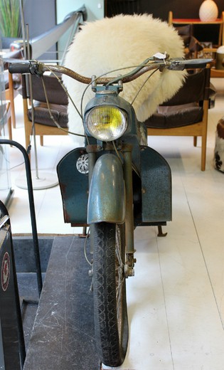 старинная техника - мотоцикл