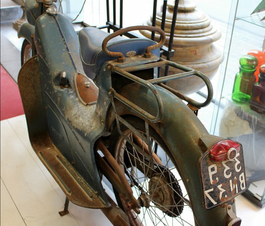 антикварный мотоцикл