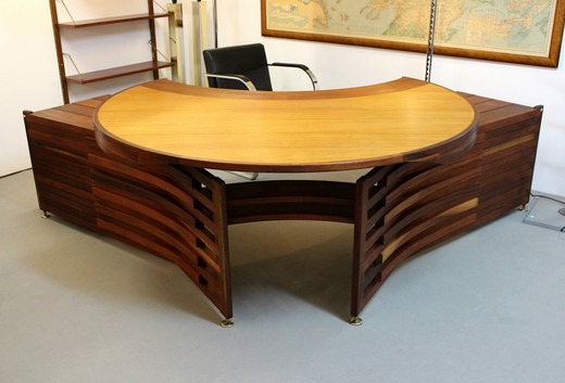 антикварная мебель - угловой стол из дерева