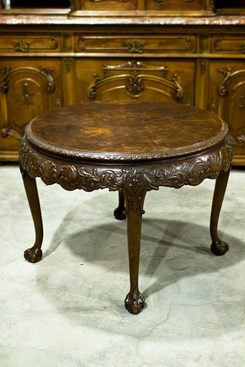 антикварный кофейный столик из ореха