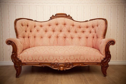 антикварный диван из ореха с резьбой
