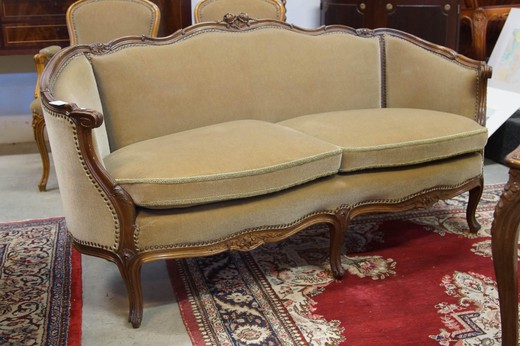 антикварный диван из ореха, 1920 год