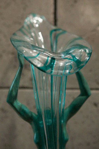 необычная винтажная ваза из стекла