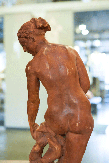 скульптура девушки антик