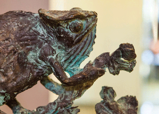 bronze sculepture chameleon