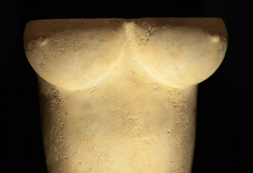 скульптура антик в виде женщины