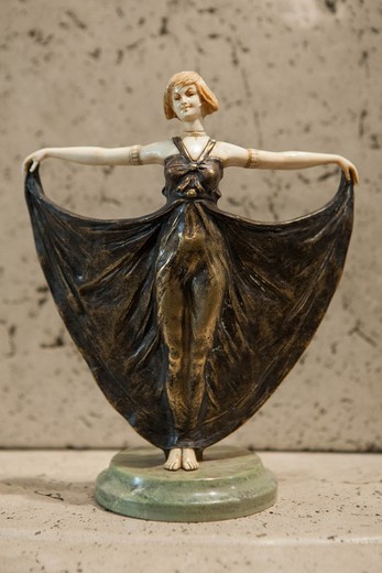 статуэтка танцовщица из бронзы и кости