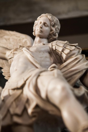 скульптура михаил архангел из мрамора