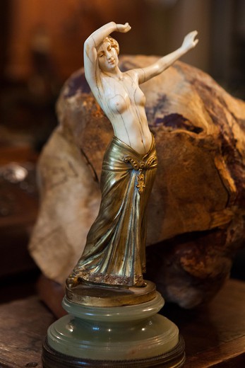 антикварная скульптура из бронзы и кости