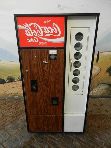 антикварный автомат с водой кока-кола