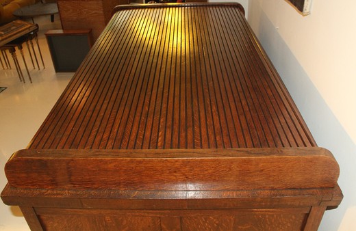 антикварный дубовый стол с ящиками