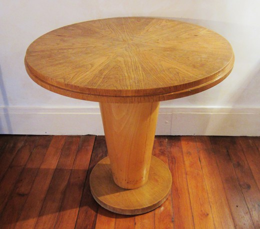 антикварная мебель - круглый стол из дерева