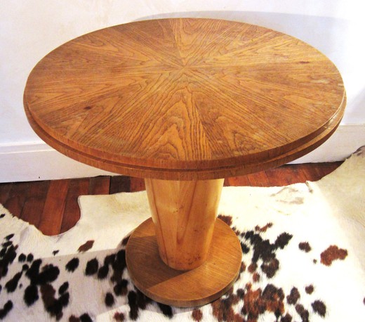 винтажная мебель - круглый стол из дерева