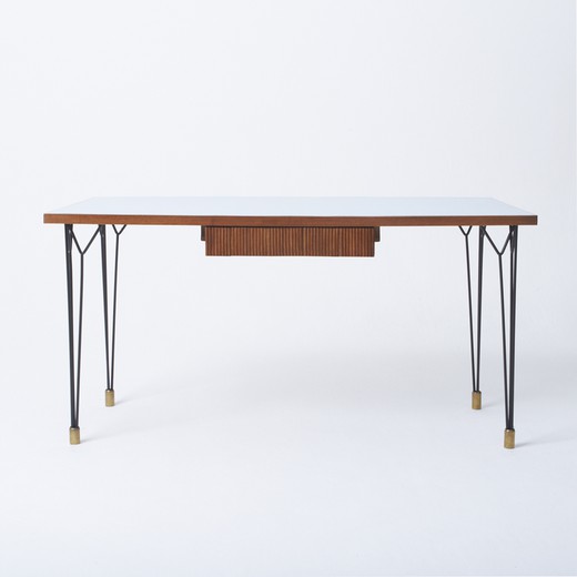 антикварная мебель - стол из дерева и металла