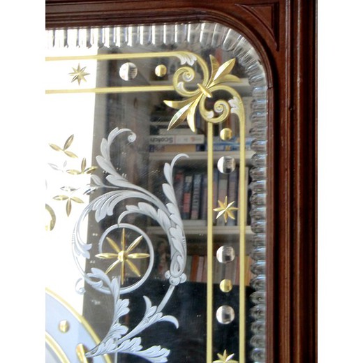 антикварное зеркало с позолотой в деревянной раме