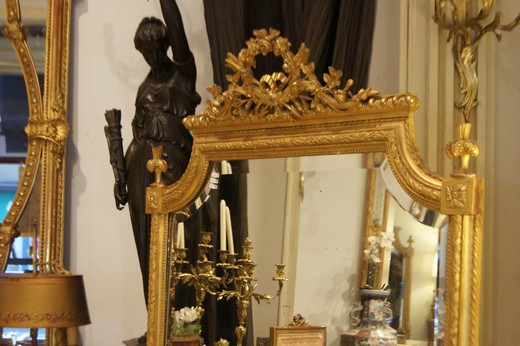 старинное зеркало с позолотой в стиле людовик 16