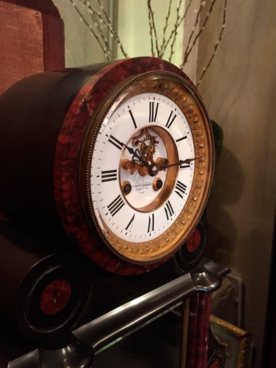 антикварные часы из бронзы и дерева