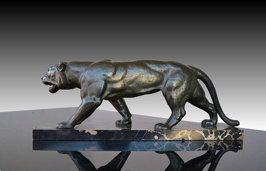 винтажная скульптура тигра из бронзы и мрамора