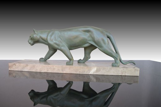 антикварная скульптура пантера из металла и мрамора