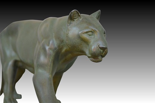 винтажная скульптура пантера из металла и мрамора