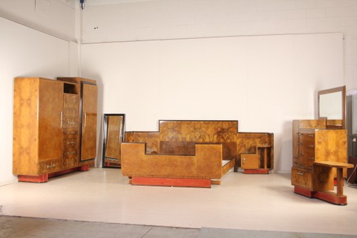 антикварная мебель - спальный гарнитур из ореха и стекла, 20 век