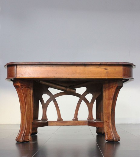 старинная мебель для столовой в стиле ар-нуво