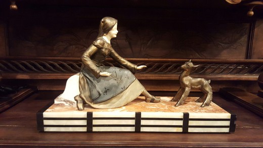 антикварная скульптура арт-деко из бронзы, антикварная галерея, антикварный магазин