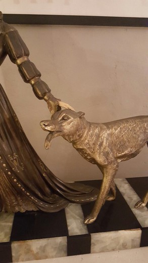 антикварная скульптура с собаками