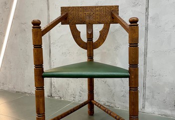 История предмета: угловые кресла и стулья