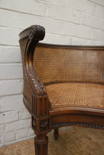 антикварное кресло 19 века