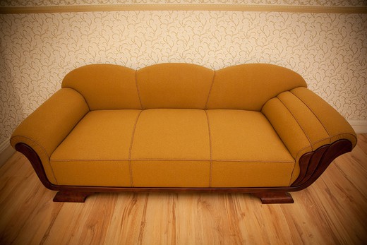 Старинная мебель - диван. Основание выполнено из дерева (береза). Скандинавия, начало 20 века (1930-е гг).