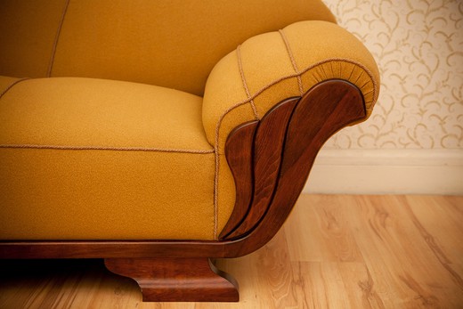 Мебель антиквариат - диван. Основание выполнено из дерева (береза). Скандинавия, начало 20 века (1930-е гг).