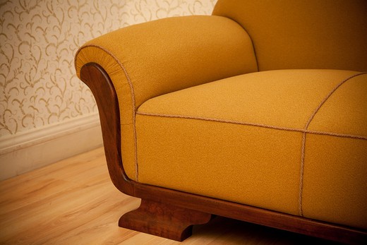 Винтажная мебель - диван. Основание выполнено из дерева (береза). Скандинавия, начало 20 века (1930-е гг).