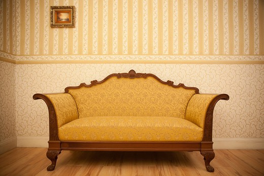 Антикварная мебель - диван из дерева орех, после реставрации. Скандинавия, конец 19 века (1890-е гг). Купить в Москве.