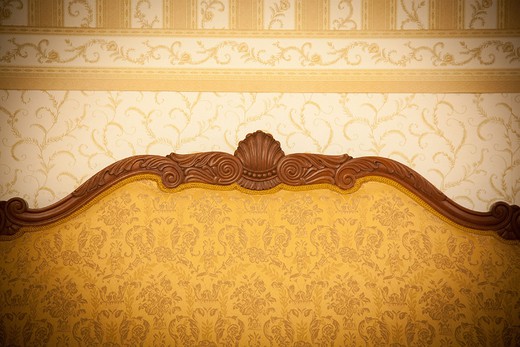 Винтажная мебель - диван из дерева орех, после реставрации. Скандинавия, конец 19 века (1890-е гг). Купить в Москве.
