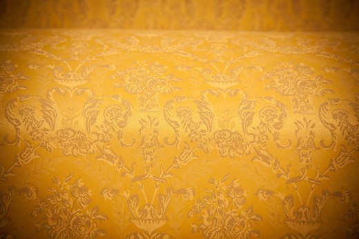 Антик мебель - диван из дерева орех, после реставрации. Скандинавия, конец 19 века (1890-е гг). Купить в Москве.