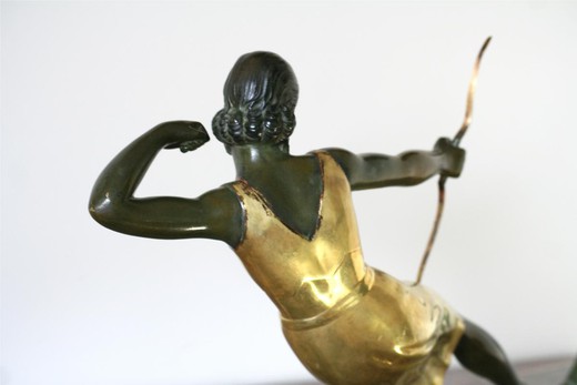 старинная скульптура охотницы из бронзы и мрамора, 20 век