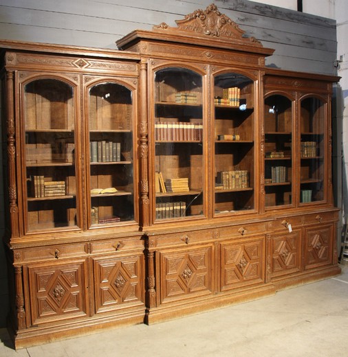 Мебель антикварная шкаф книжный