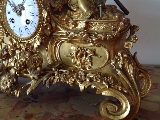 антикварные часы из бронзы с золочением на стол, 19 век