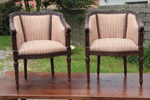 антикварные парные кресла в стиле луи 16 из дерева с резьбой