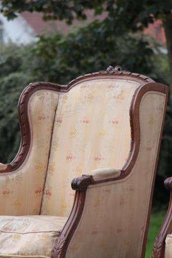 старинные парные кресла бержер в стиле луи 16