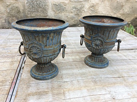 антикварные парные вазы из чугуна, 20 век