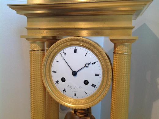 старинные часы портик из золоченой бронзы, 19 век