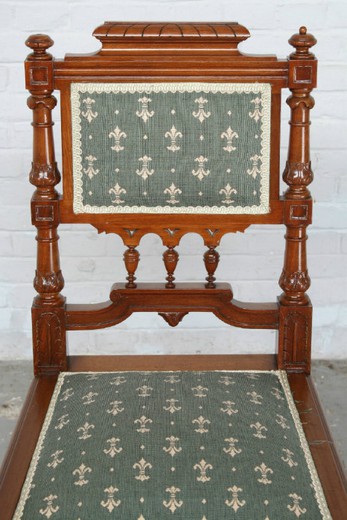 антикварная мебель -стулья из ореха в стиле ренессанс