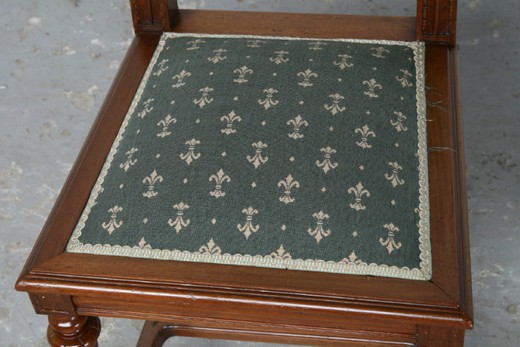старинная мебель -стулья из ореха в стиле ренессанс