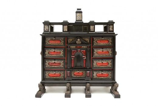антикварный бельгийский кабинет из дерева и панциря, 17 век